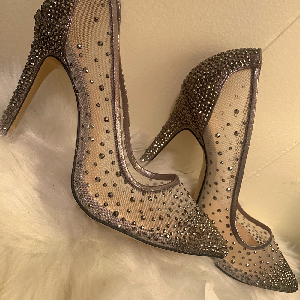 Sliver heels size 7 .